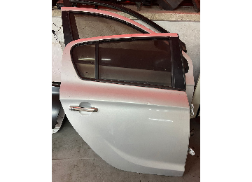 İ20 sağ arka kapı